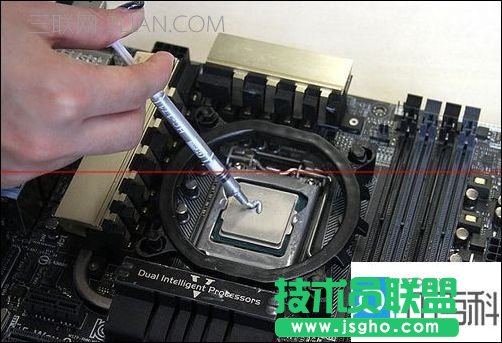 自己如何組裝電腦主機