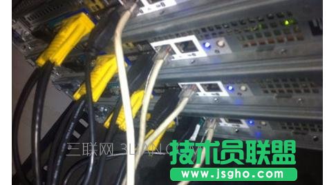 一個顯示器如何連接多臺臺式電腦