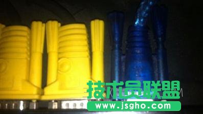 一個顯示器如何連接多臺臺式電腦